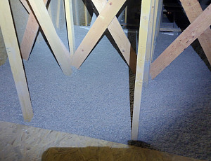 Zateplení stropu rodinného domu pomocí foukané izolace